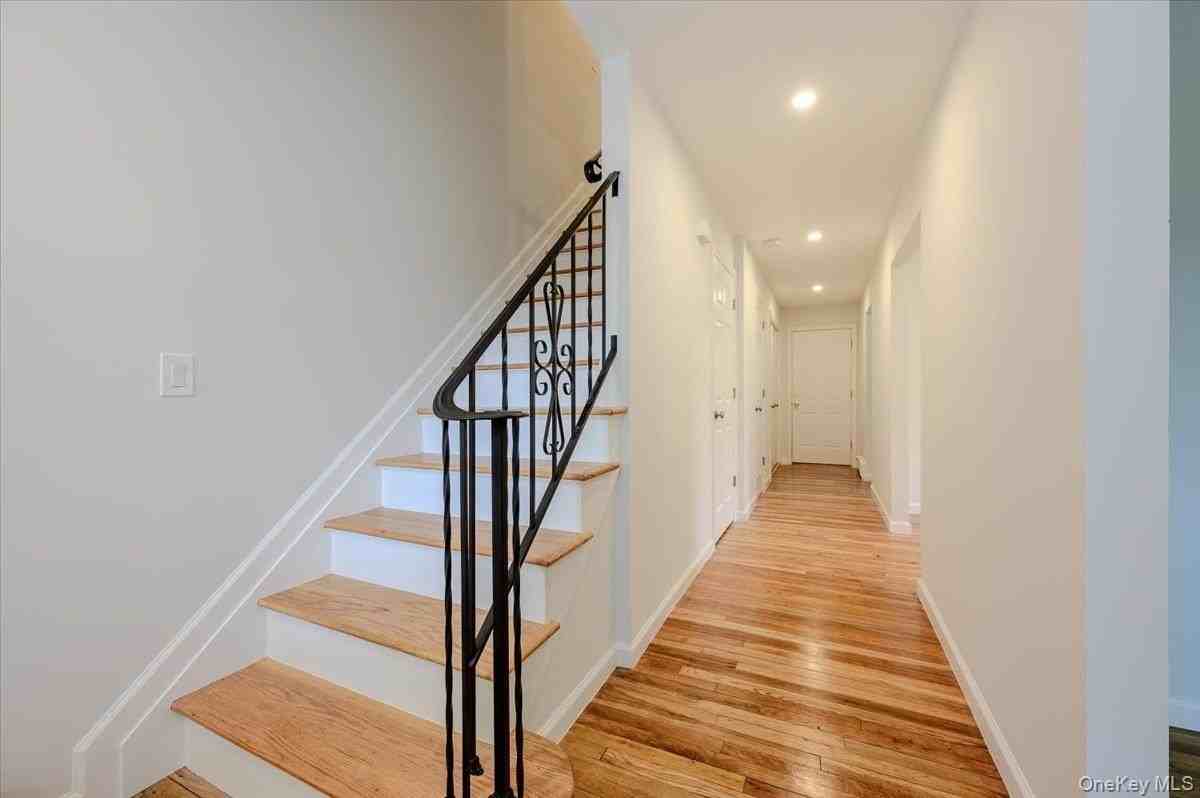 43 Evert St - Photo 4 of 30