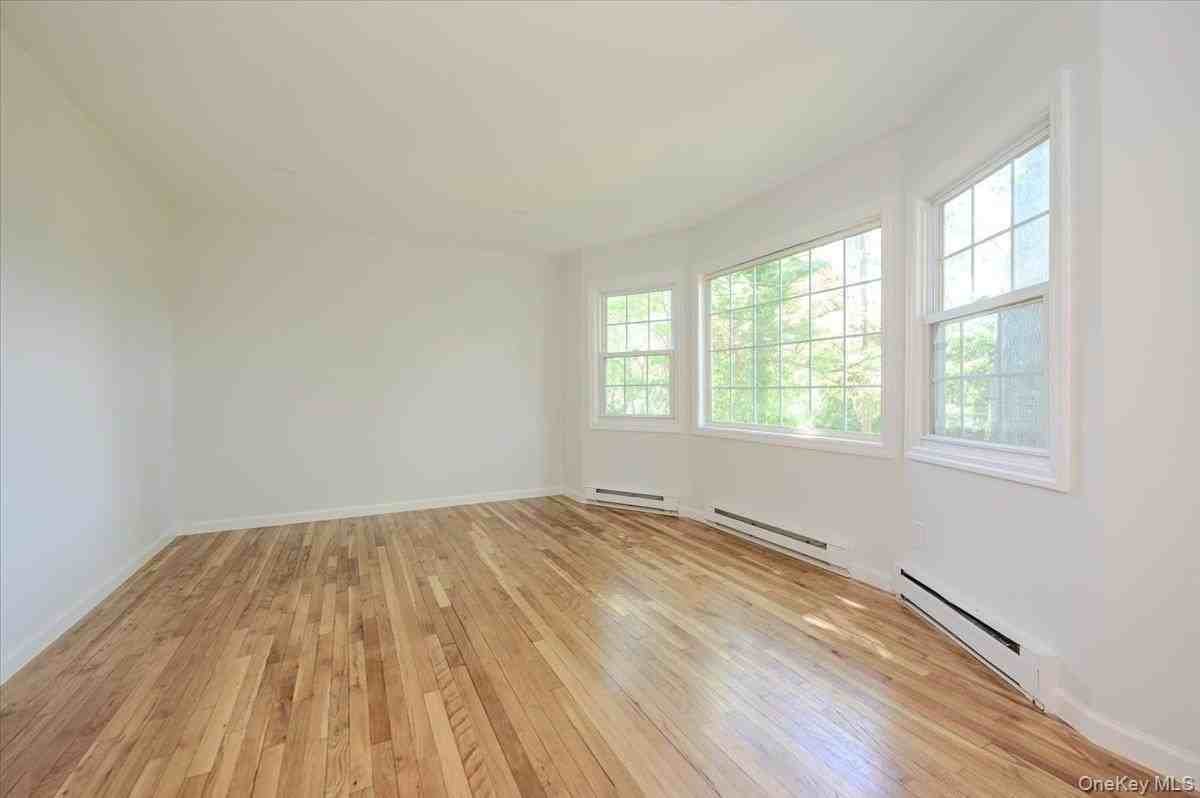 43 Evert St - Photo 5 of 30