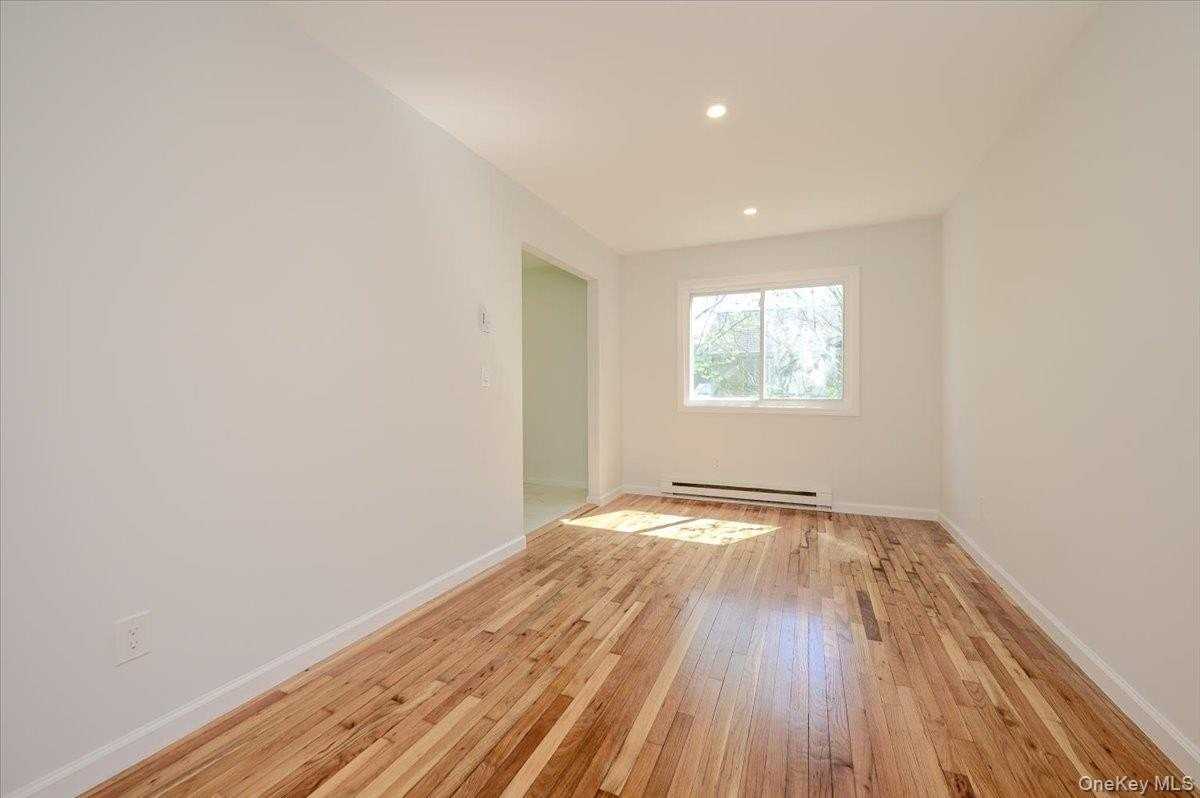 43 Evert St - Photo 7 of 30