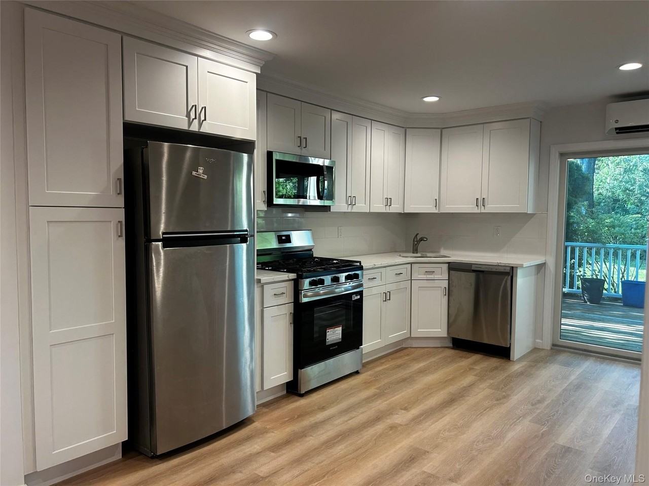 10 Evelyn Dr - Photo 5 of 11