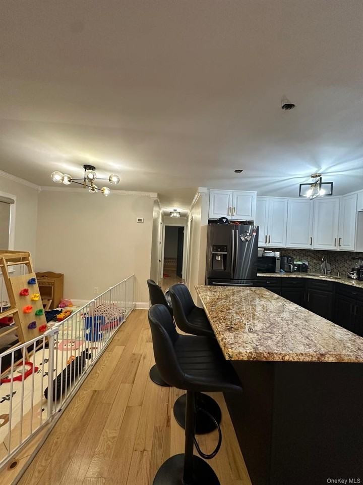 10144 98th St - Photo 3 of 12