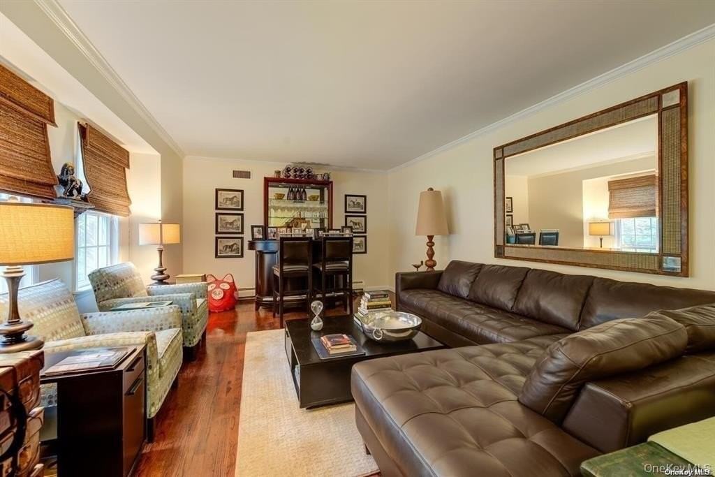 174 Lodge Ave - Photo 3 of 17