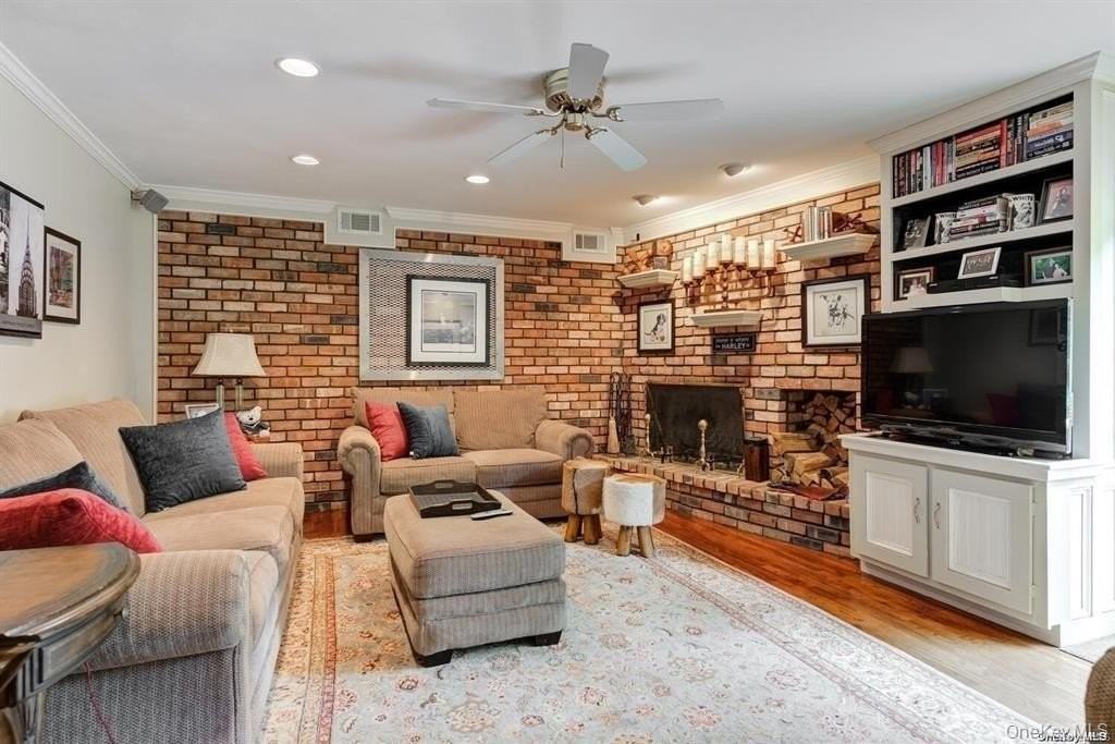 174 Lodge Ave - Photo 4 of 17