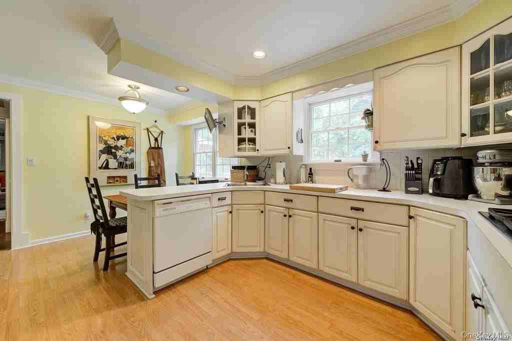 174 Lodge Ave - Photo 5 of 17