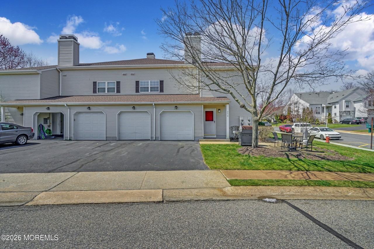 256 Tennis Ct - Photo 2 of 28