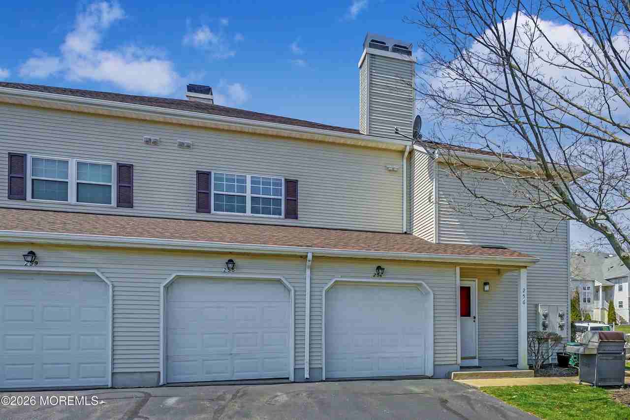 256 Tennis Ct - Photo 3 of 28