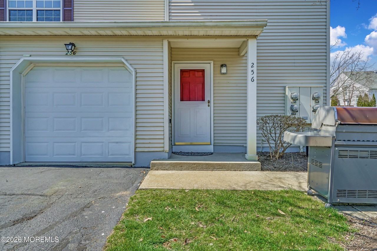 256 Tennis Ct - Photo 5 of 28