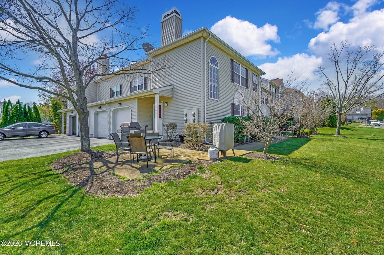 256 Tennis Ct - Photo 6 of 28