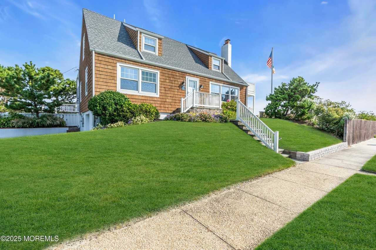 411 Ocean Ave - Photo 5 of 46