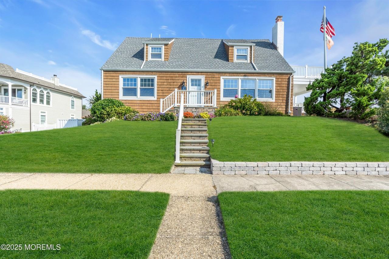 411 Ocean Ave - Photo 6 of 46