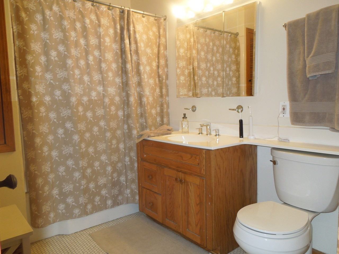 3501 N Janssen Ave #1 - Photo 7 of 19