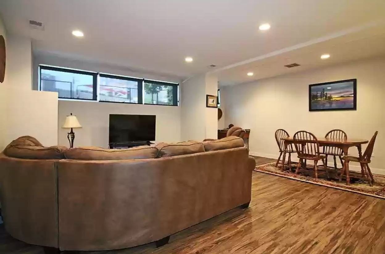 1045 W Cornelia Ave #101 - Photo 2 of 13