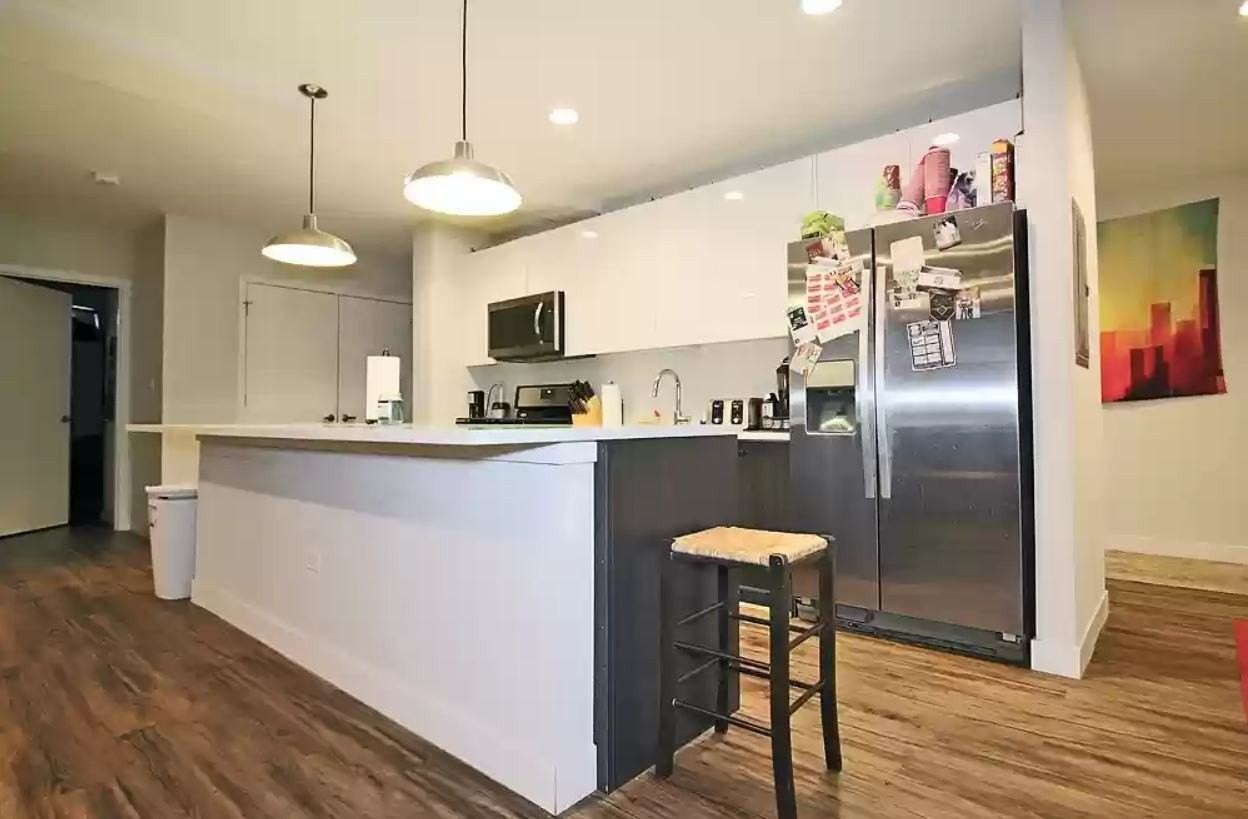 1045 W Cornelia Ave #101 - Photo 4 of 13