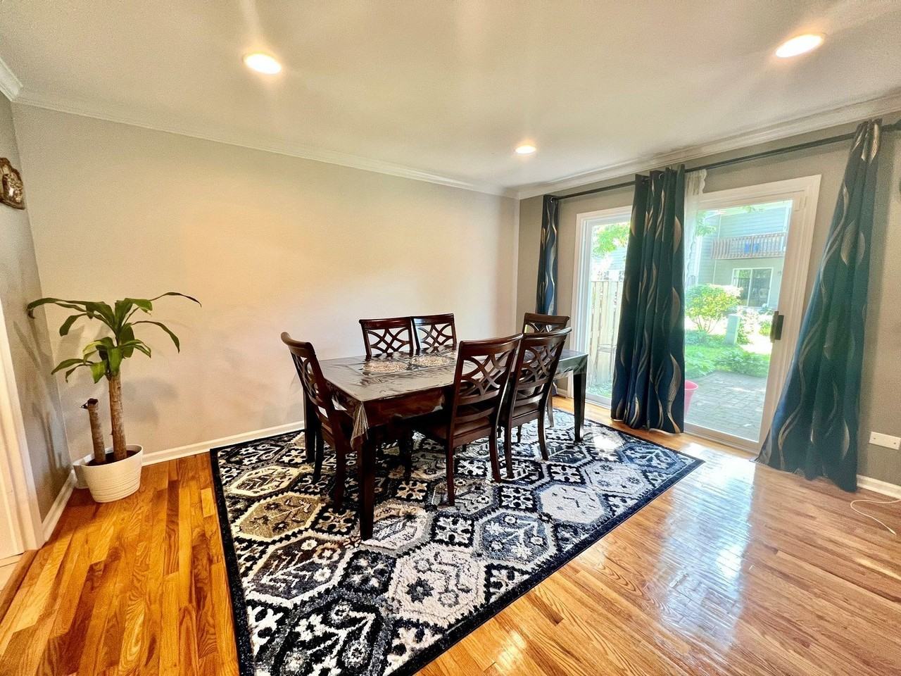 805 Suffield Sq - Photo 4 of 12