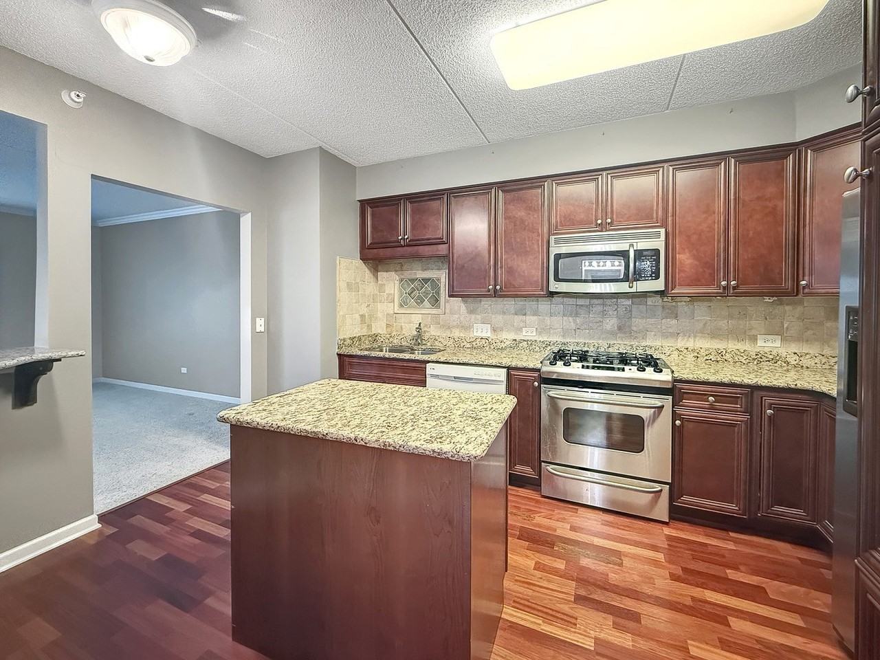 701 W Rand Rd #137 - Photo 3 of 17