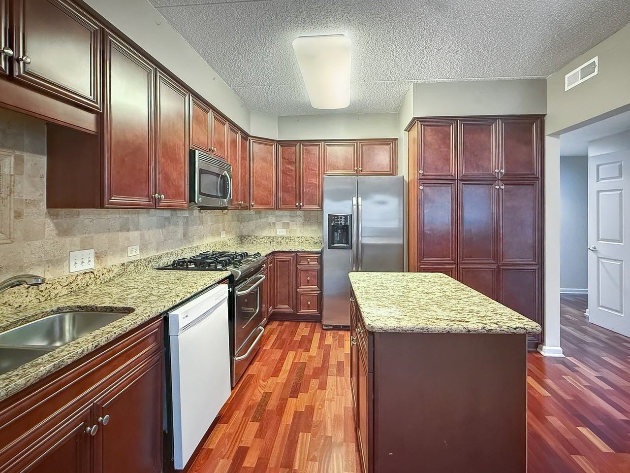 701 W Rand Rd #137 - Photo 4 of 17
