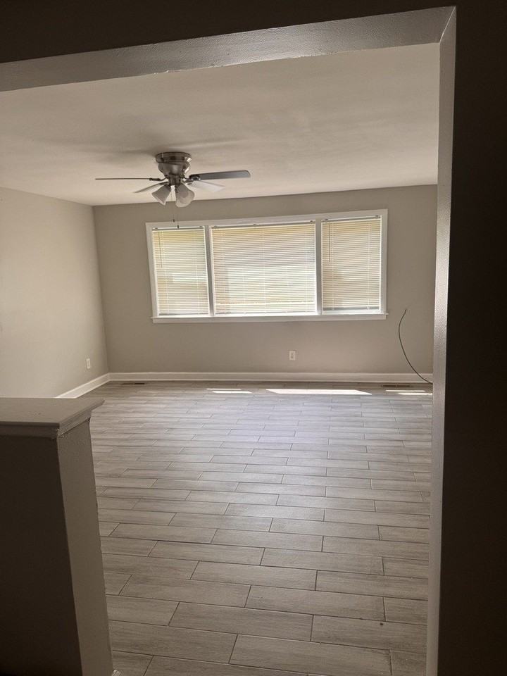 18446 Torrence Ave #1E - Photo 3 of 10