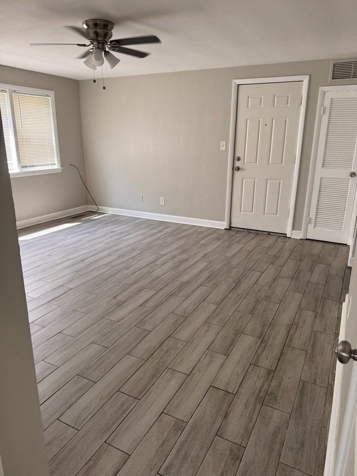 18446 Torrence Ave #1E - Photo 4 of 10