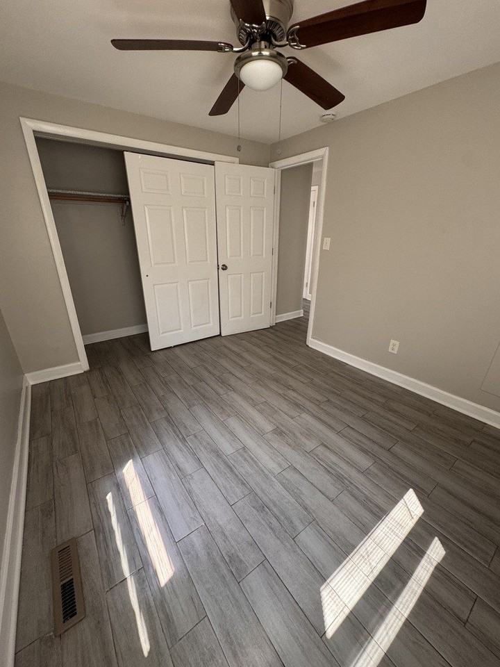 18446 Torrence Ave #1E - Photo 6 of 10