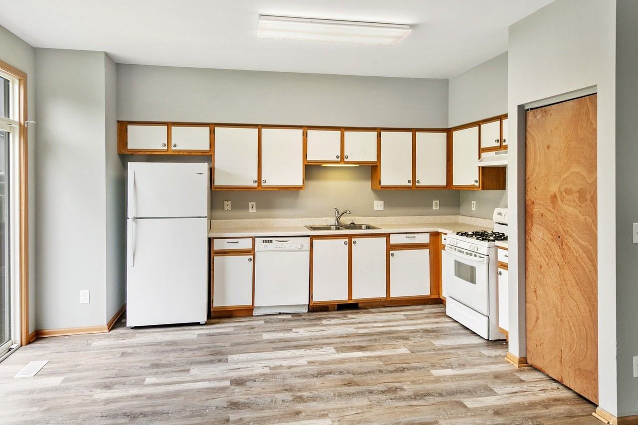 678 Zachary Dr - Photo 3 of 21