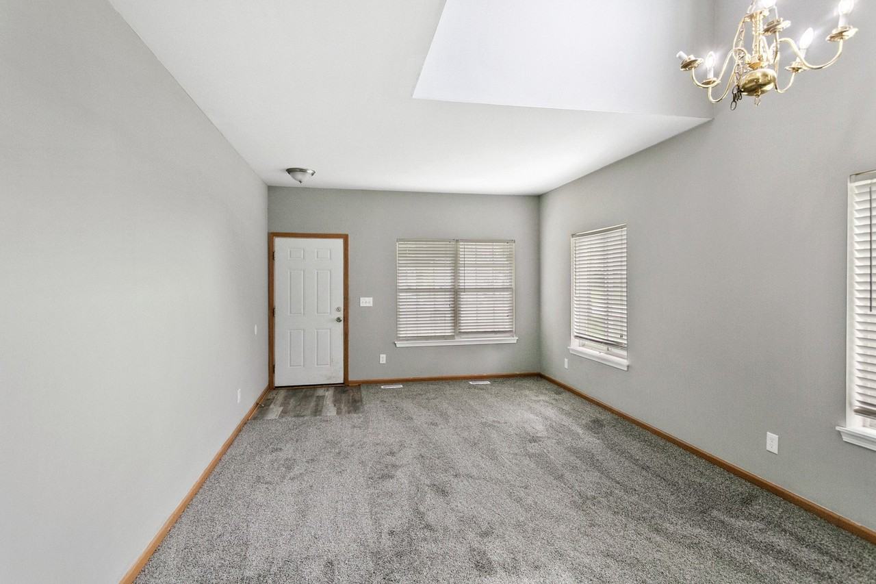 678 Zachary Dr - Photo 5 of 21