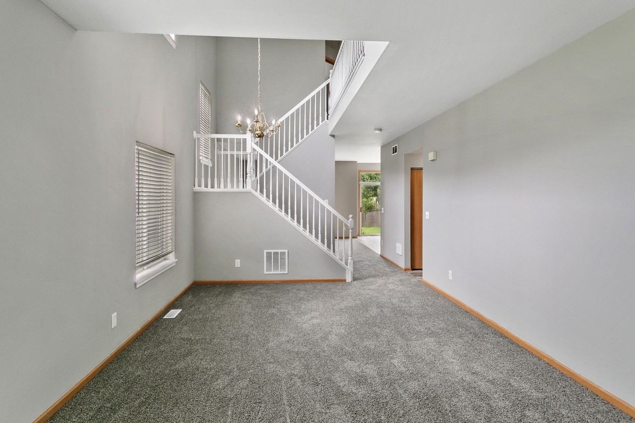 678 Zachary Dr - Photo 6 of 21