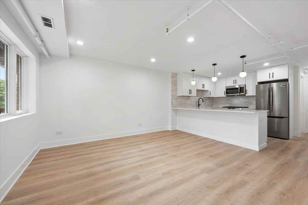 2601 N California Ave #8 - Photo 2 of 14