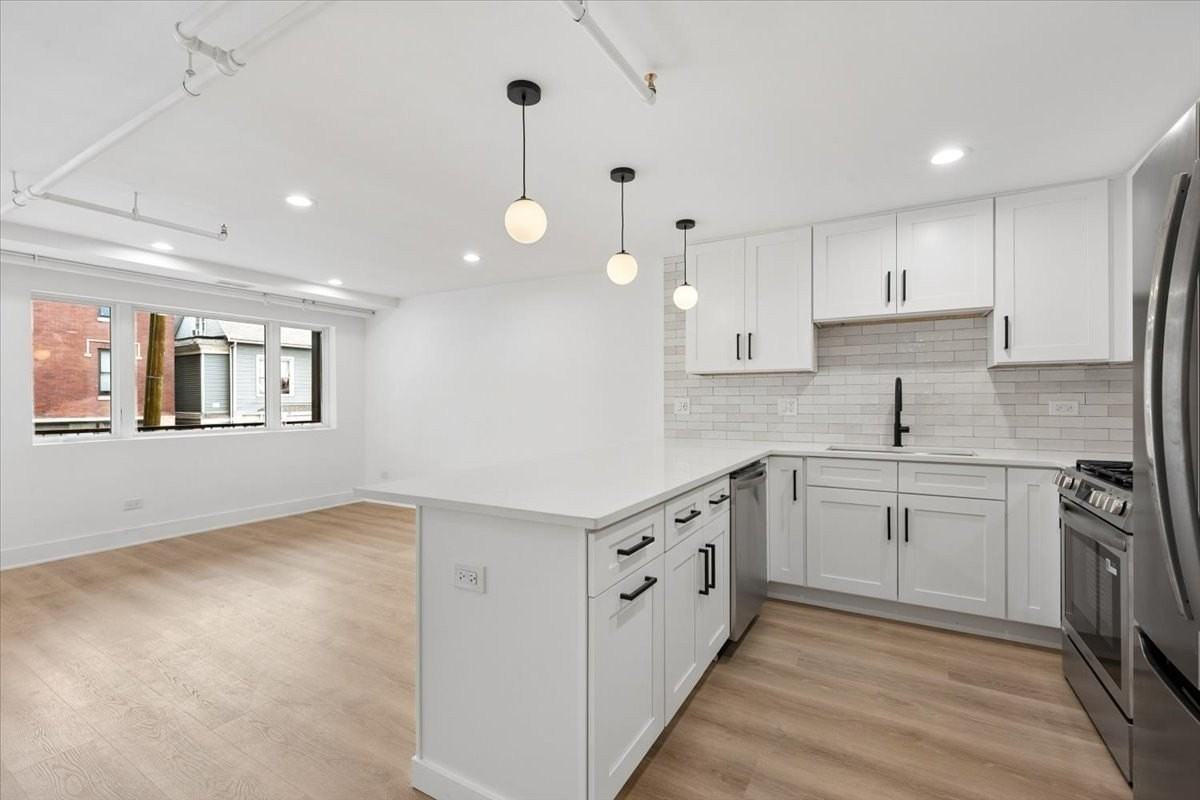 2601 N California Ave #8 - Photo 5 of 14