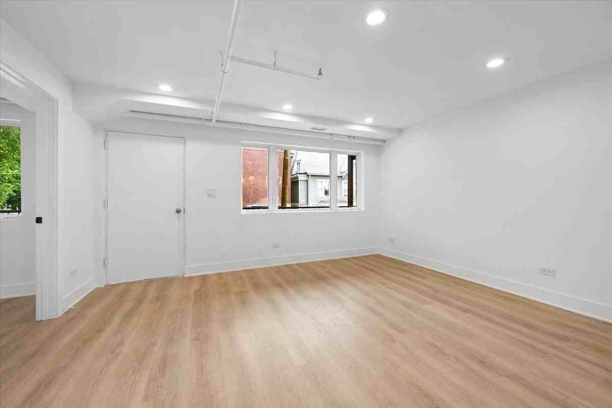 2601 N California Ave #8 - Photo 6 of 14