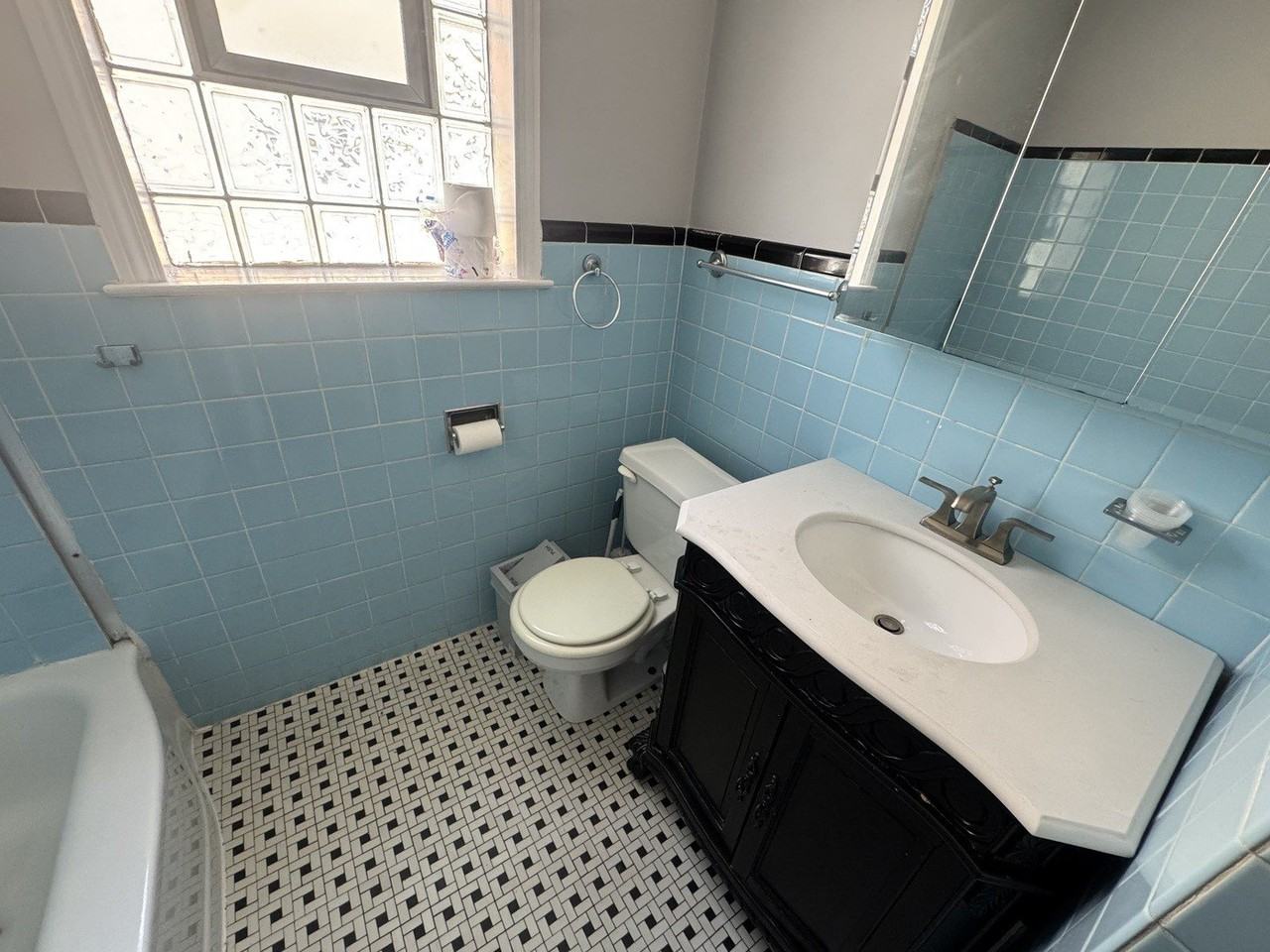 9034 La Crosse Ave #1S - Photo 7 of 11