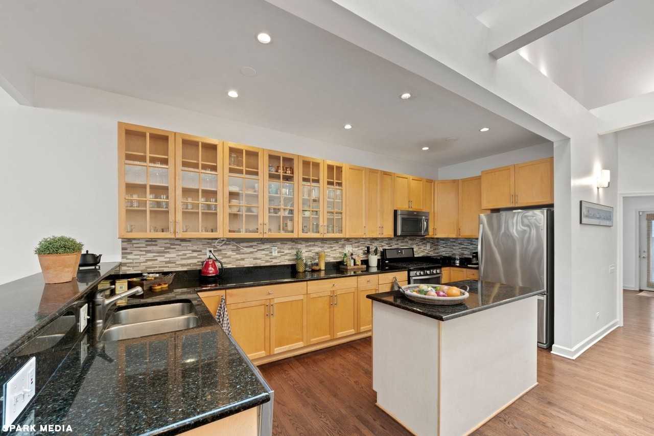 353 W Chicago Ave #4E - Photo 4 of 21