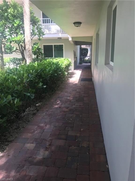 523 Broad Ave S #523 - Photo 3 of 15