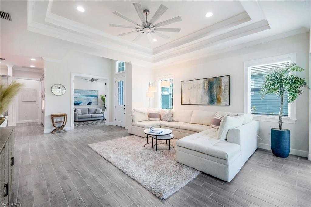 6875 Saona Ct - Photo 3 of 21