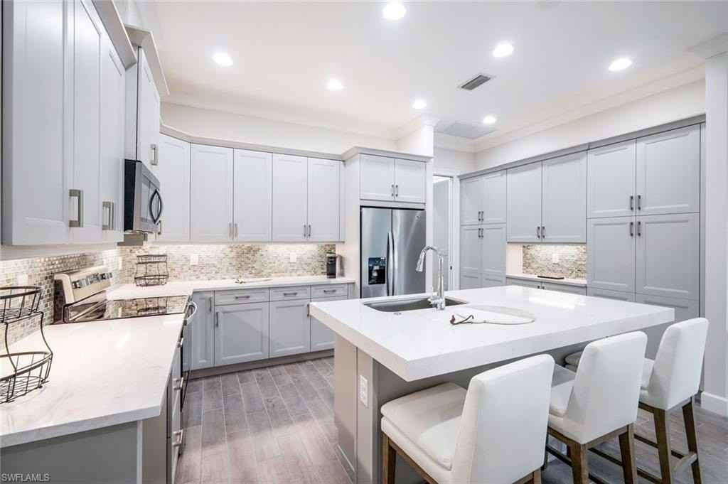 6875 Saona Ct - Photo 5 of 21