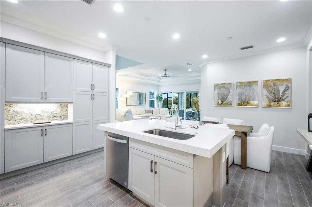 6875 Saona Ct - Photo 7 of 21