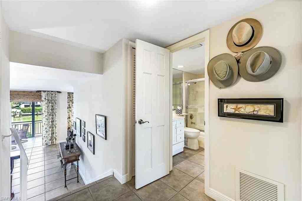 2216 Gulf Shore Blvd N #R3 - Photo 5 of 16