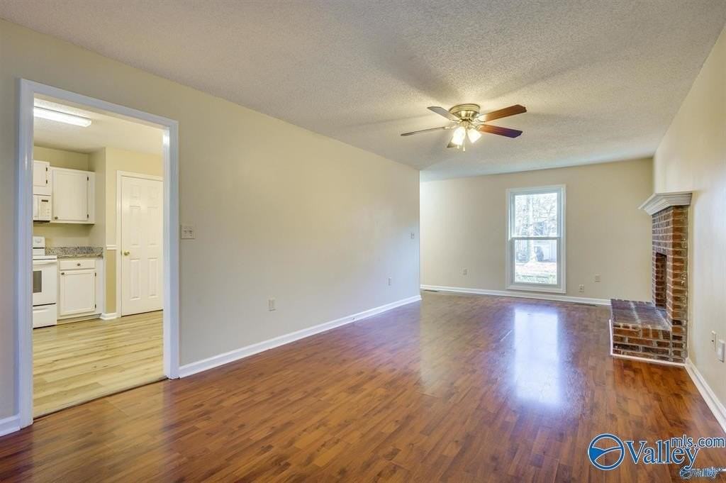 124 Suffolk Dr - Photo 2 of 7