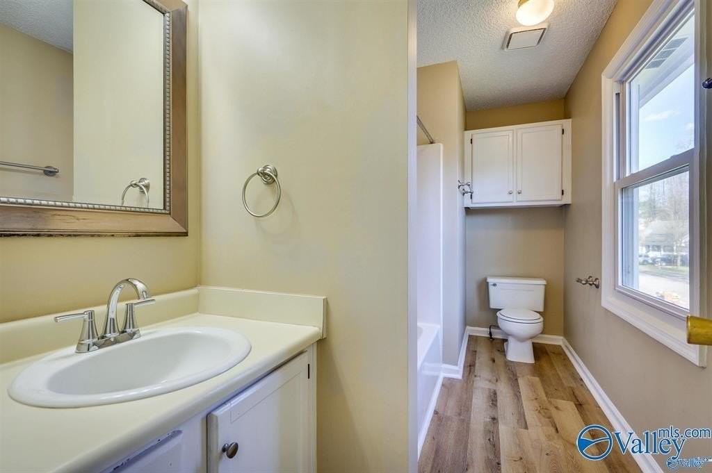 124 Suffolk Dr - Photo 5 of 7