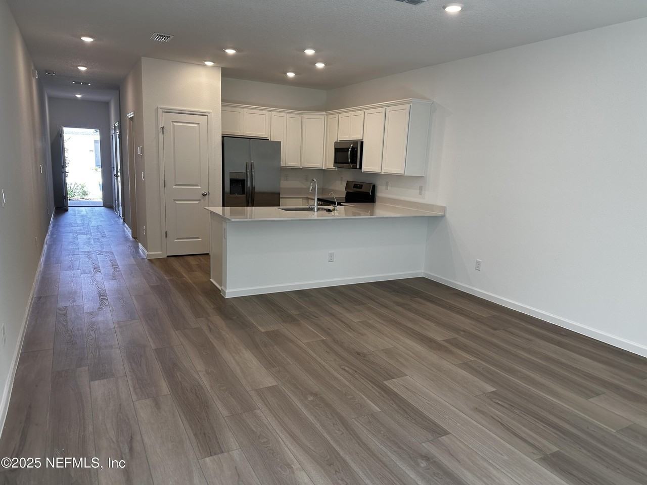 611 Holly Lakes Dr - Photo 6 of 38