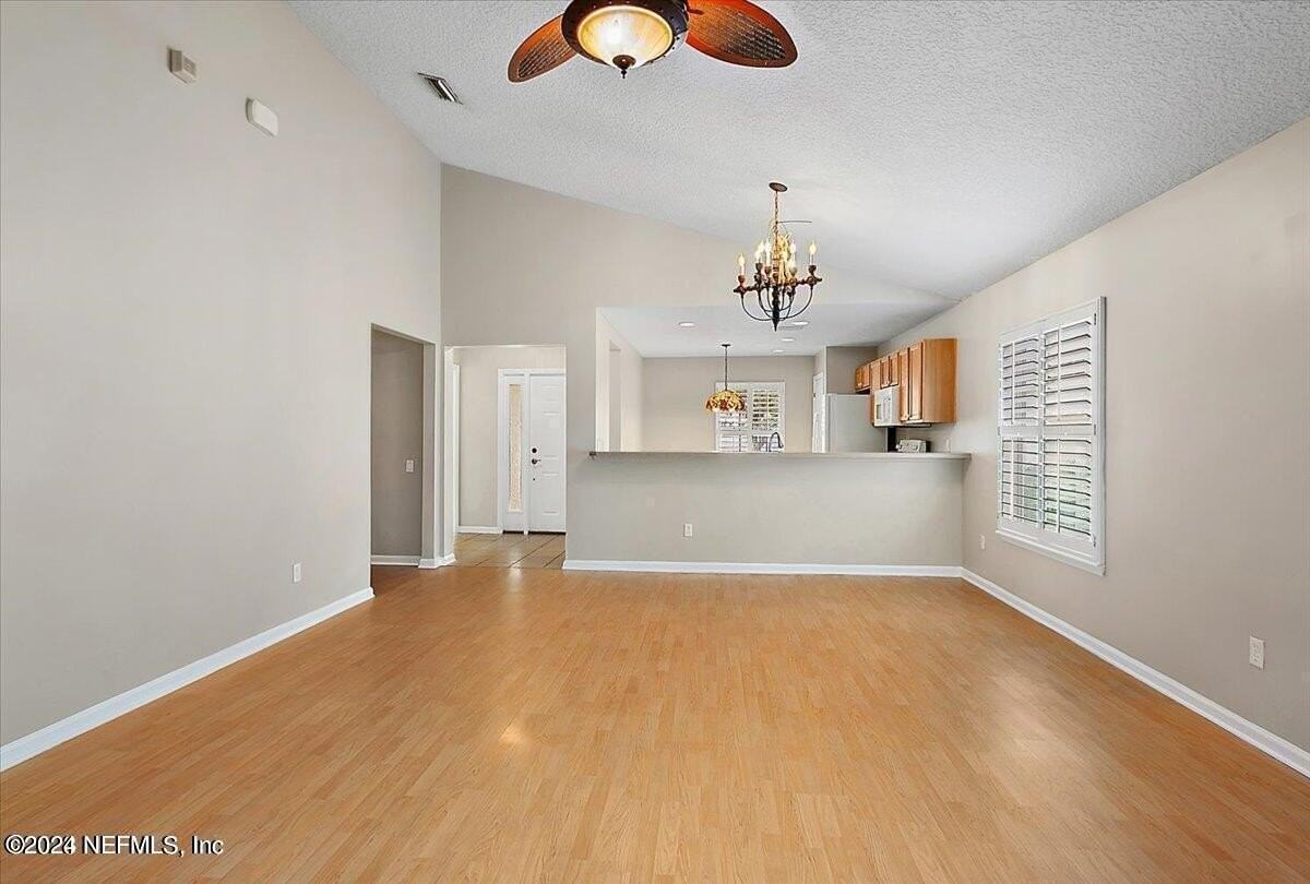 1212 Coghill Cir - Photo 4 of 24