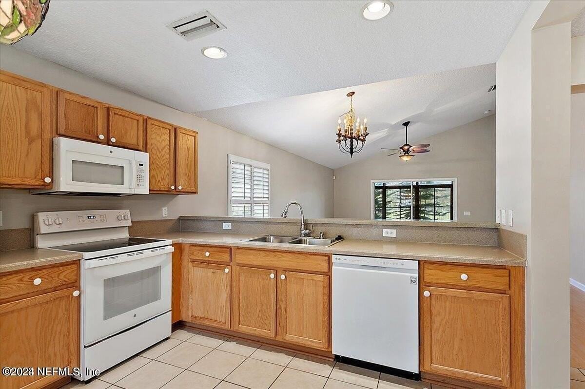 1212 Coghill Cir - Photo 5 of 24