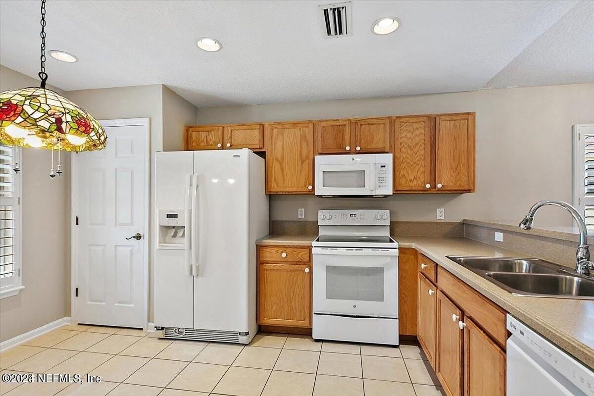 1212 Coghill Cir - Photo 6 of 24