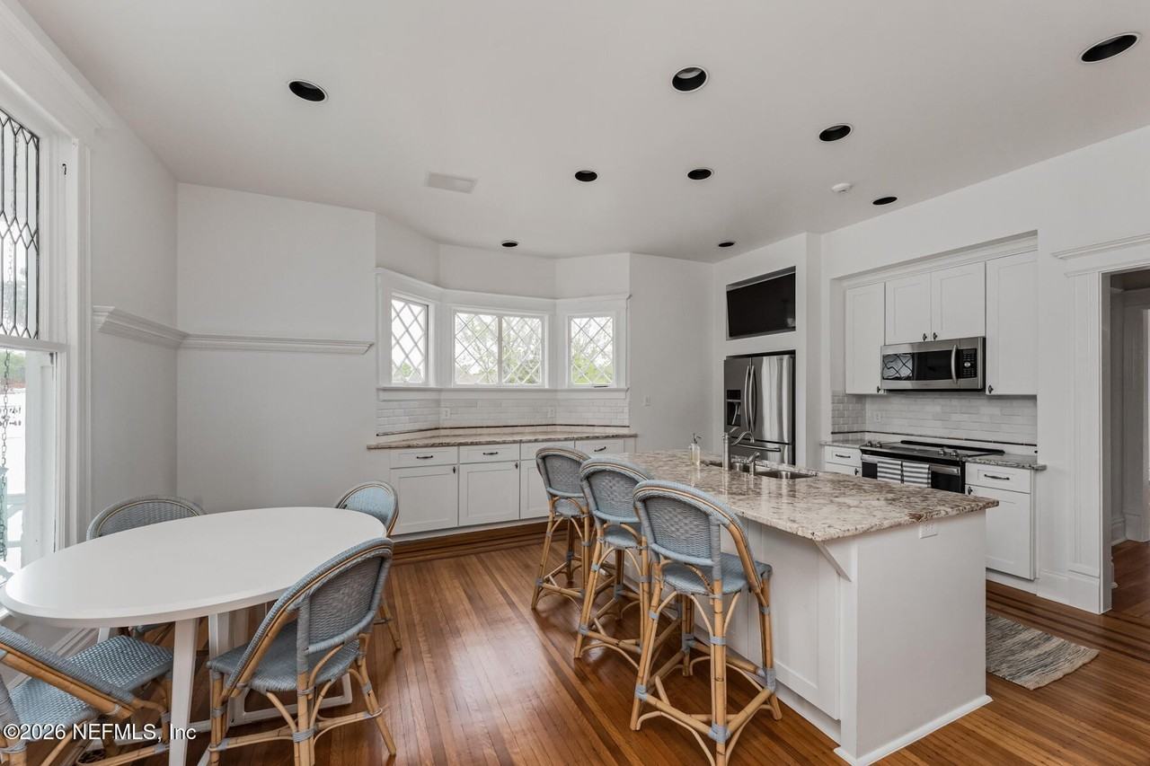 289 N Roscoe Blvd - Photo 6 of 50