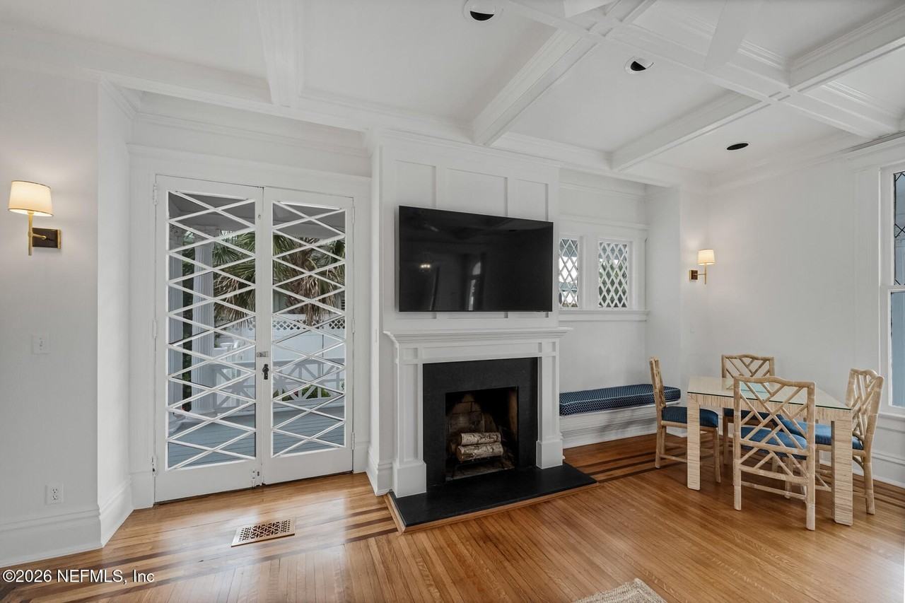 289 N Roscoe Blvd - Photo 7 of 50
