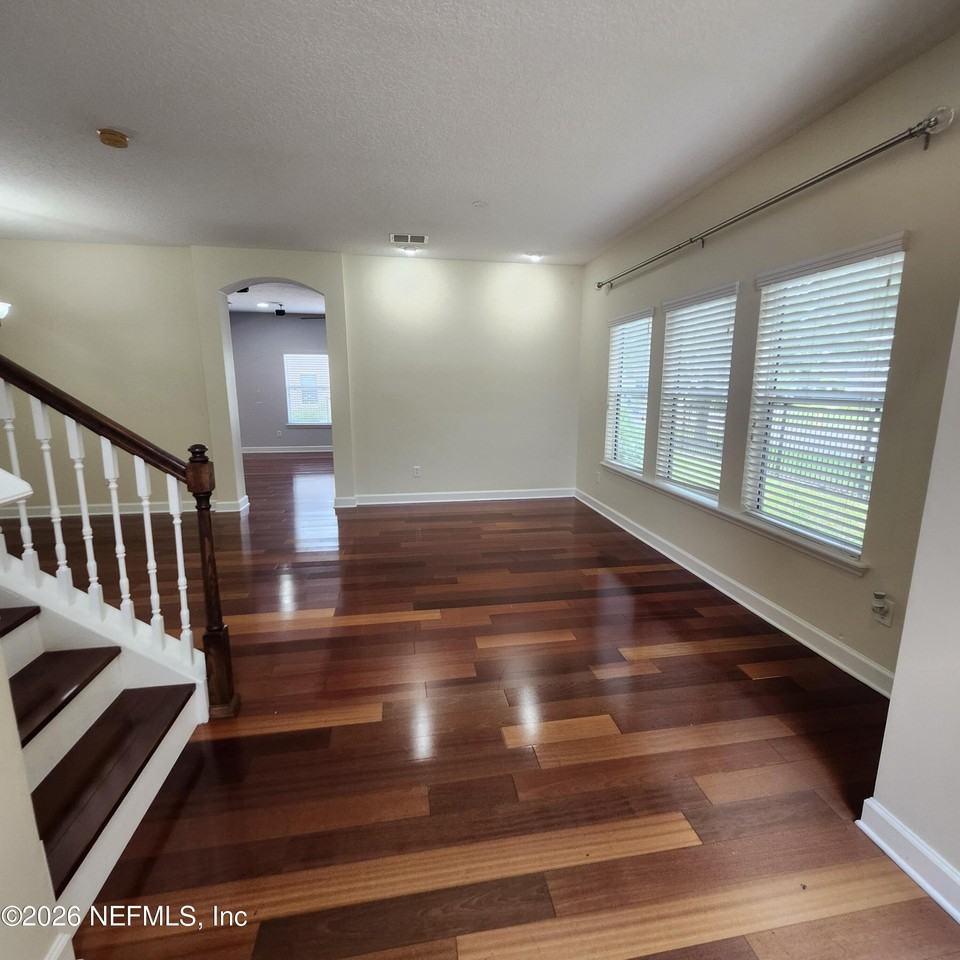 201 Edgeford Ct - Photo 6 of 38