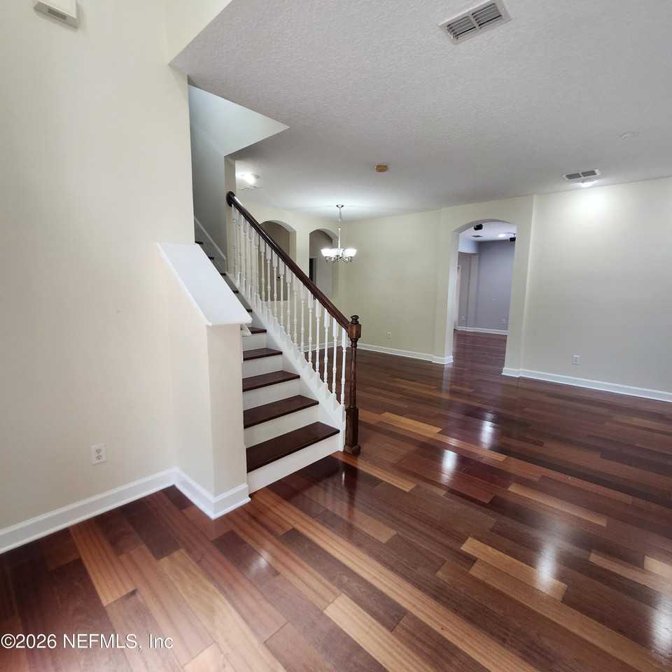 201 Edgeford Ct - Photo 7 of 38