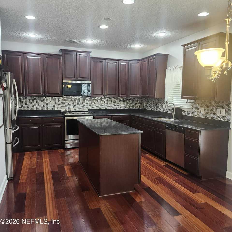 201 Edgeford Ct - Photo 4 of 50