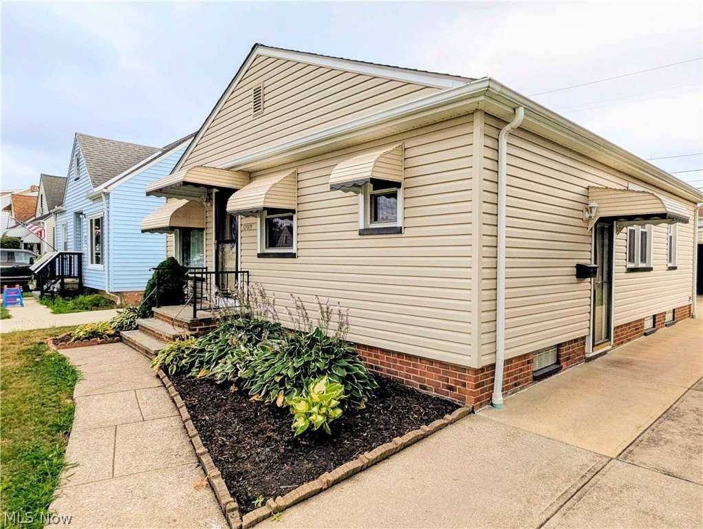 3207 Wellington Ave - Photo 2 of 20
