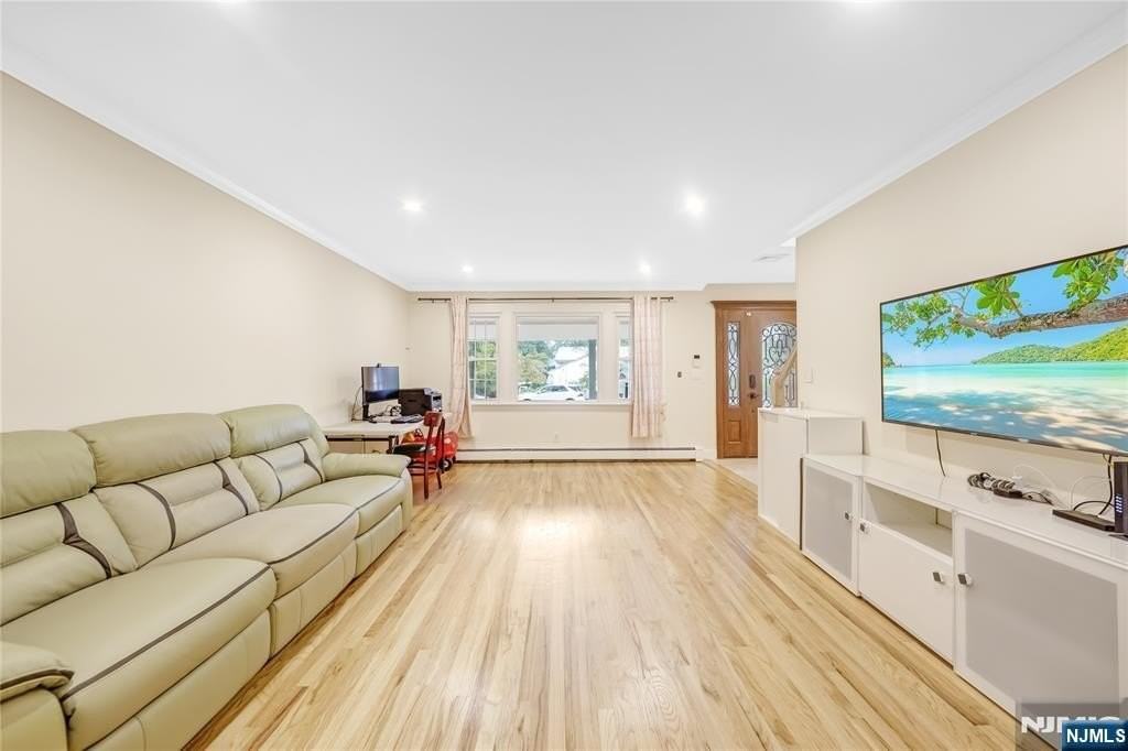 99 Lambert Pl - Photo 5 of 23