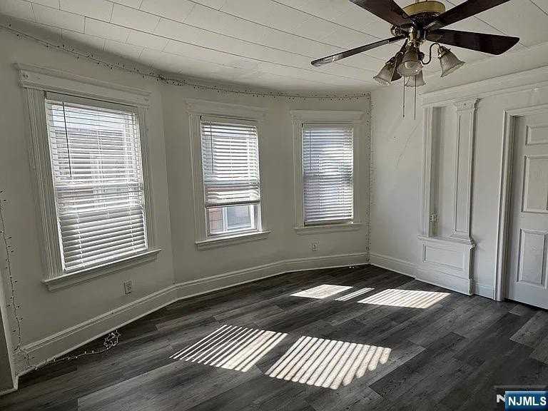 430 Washington Ave - Photo 5 of 7